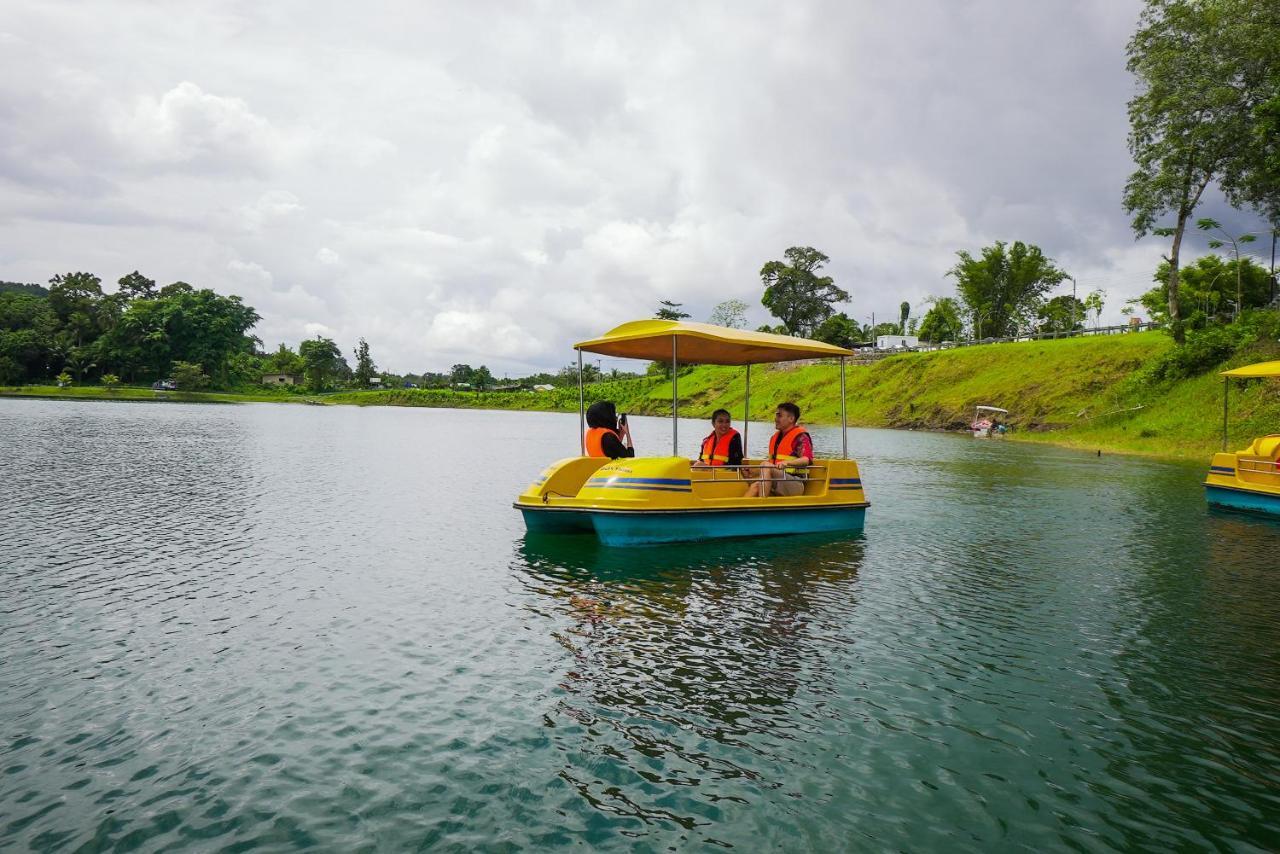 Roxy Tasik Biru Resort City Bau Exterior foto