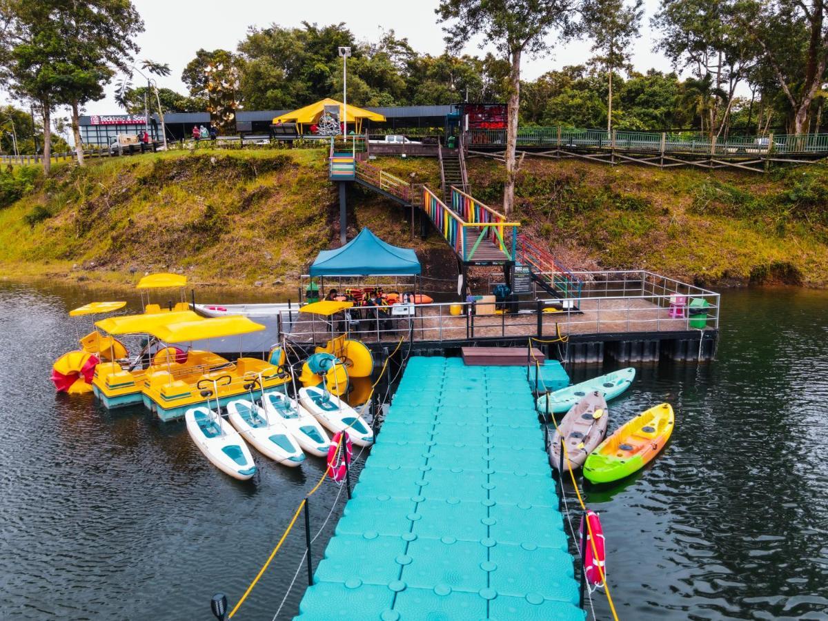 Roxy Tasik Biru Resort City Bau Exterior foto