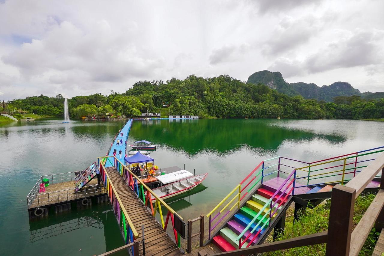 Roxy Tasik Biru Resort City Bau Exterior foto